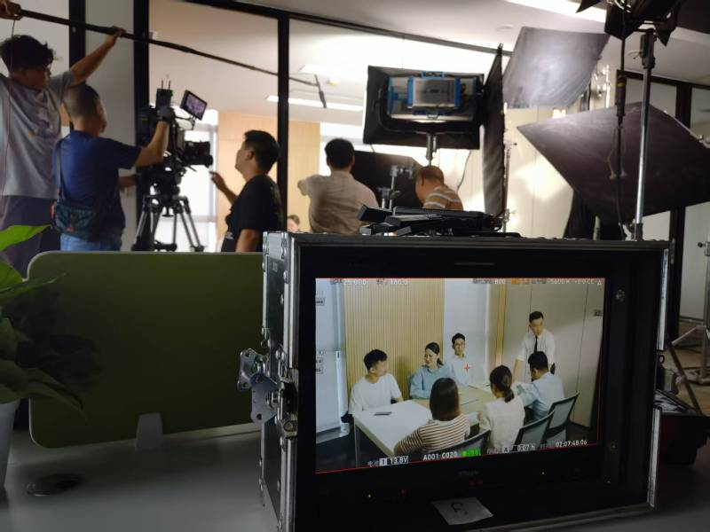 通渭县TVC拍摄公司：科技产品视觉化大师，诠释未来感与功能美学